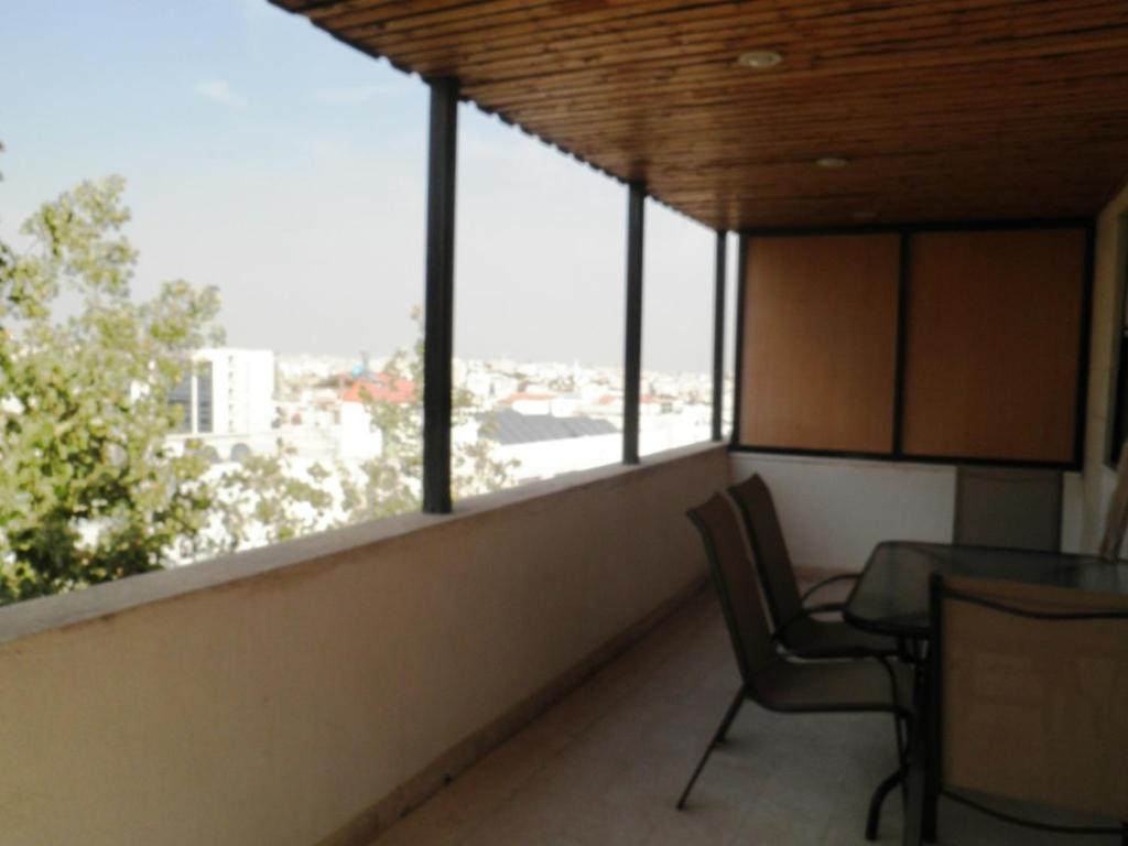 Granada Suites Hotel Amman Bagian luar foto