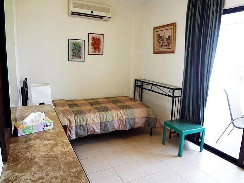 Granada Suites Hotel Amman Bagian luar foto